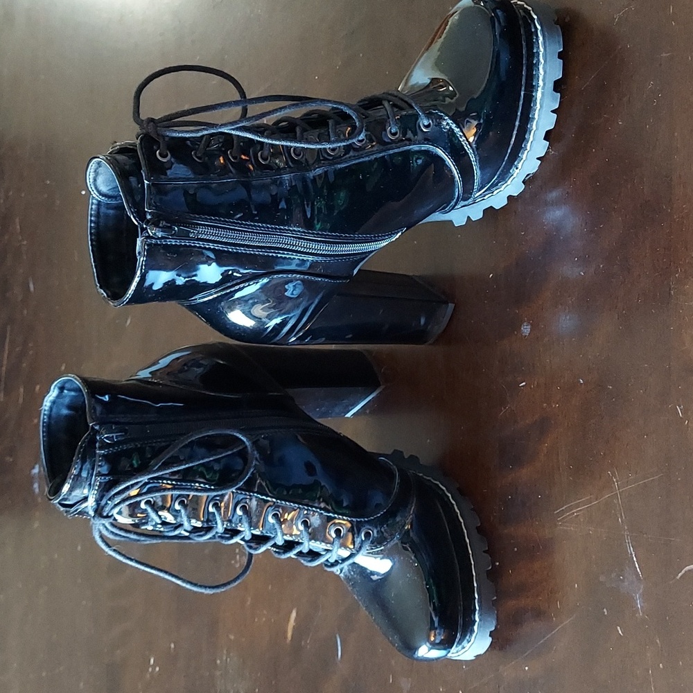 Liliana Boots
